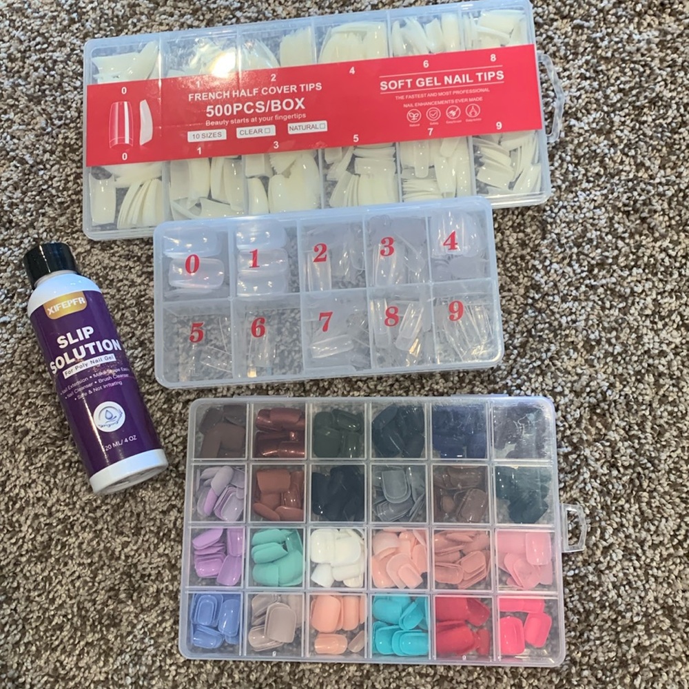 Fake nail set(s)